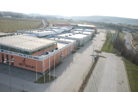 Warehouses to let in G.L.Outlet_RAKTÁR