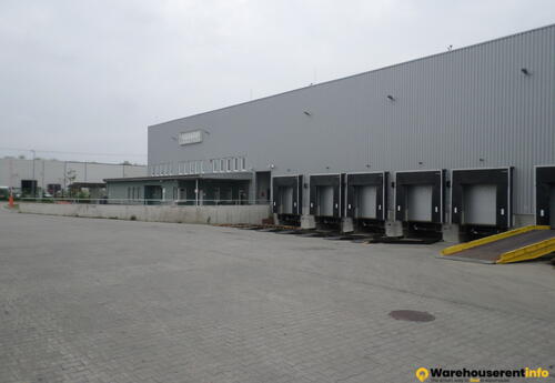 Warehouses to let in Maurice Ward Group Kft