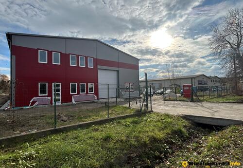 Warehouses to let in Ferrara 2006 Kft.
