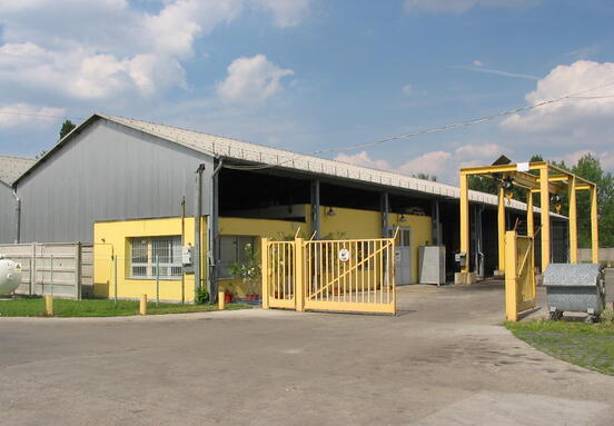 Csepeli open and covered warehouse