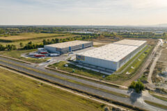 Warehouses to let in East Gate PRO Business Park