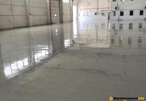 Warehouses to let in Komplett irodaház, közvetlen átjárással a raktárba